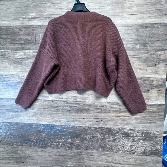 Motel Brown V-Neck Cropped Womens Sweater Relaxed Fit Long Sleeves - Picture 2 of 8